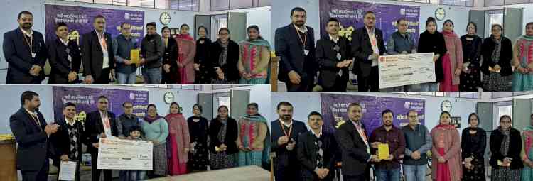 जीएनडीयू के हिंदी विभाग के विद्यार्थी हुए सम्मानित