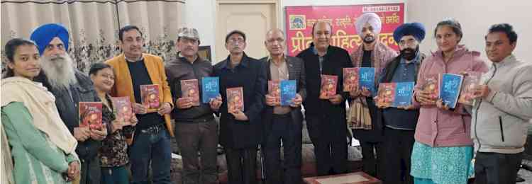 लुधियाना में साहित्यिक संध्या: दो पुस्तकों का विमोचन, काव्य पाठ