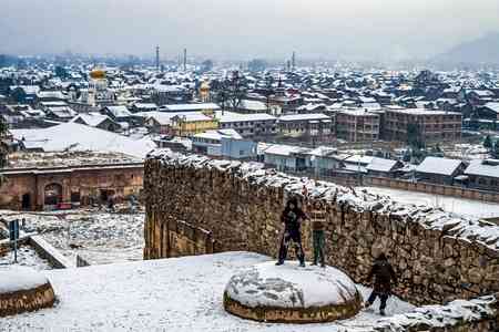 Fresh snowfall shuts highways in Kashmir, affects flight operations