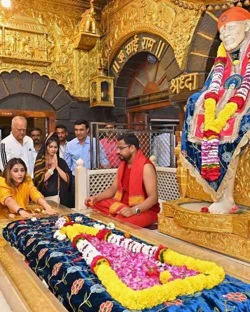 Tanisha Mukherjee Seeks Blessings at Sai Baba Temple in Shirdi to Begin 2026