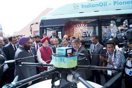 Hardeep Singh Puri inaugurates Hydrogen Zone at IEW 2026
