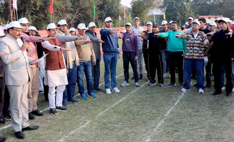 राष्ट्रीय मतदाता दिवस के अवसर पर जीजेयू में दिलाई मतदाता जागरूकता शपथ