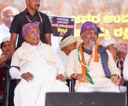 K’taka Congress crisis: Siddaramaiah loses cool over pro-Shivakumar slogans