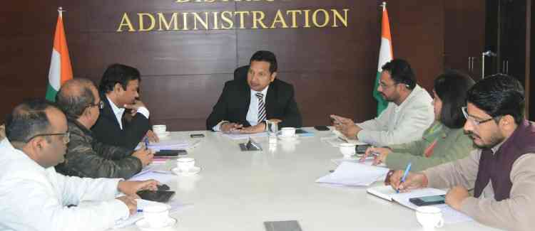 उपायुक्त सचिन गुप्ता बिजली सर्कल के सभी 172 गांवों को जगमग करने के निर्देश दिए