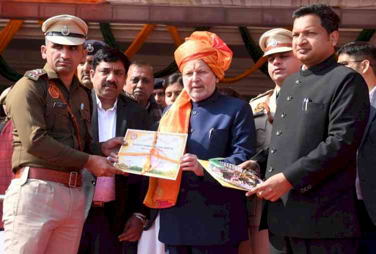 परेड कमांडर ट्रेनी आईपीएस रविन्द्र व पुरुष टुकड़ी सम्मानित