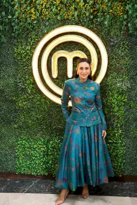 Karisma Kapoor dances on Mirchi Lagi Toh Main Kya Karoon with Chef Kunal Kapur, recreates 90s magic 