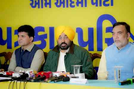 Bhagwant Mann showcases 'Punjab achievements' in Gujarat