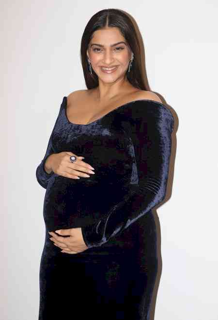 Mommy-to-be Sonam Kapoor walks gracefully flaunting her adorable baby bump at an event