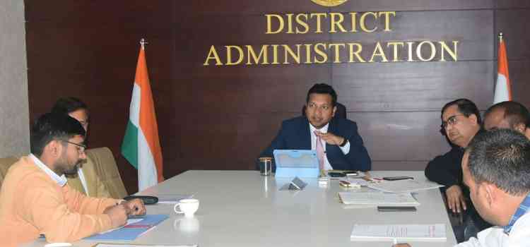 डीसी सचिन गुप्ता ने श्रमिकों के विवरण बारे मासिक रिपोर्ट प्रस्तुत करने के निर्देश दिए