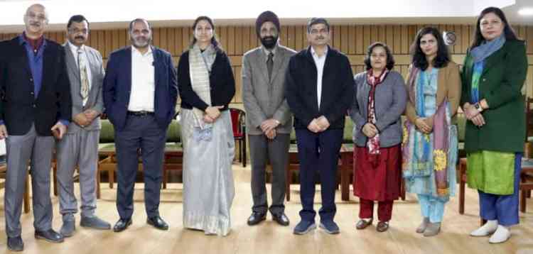 समाज के प्रति जिम्मेदारी निभा रहे चिकित्सकों का डीएलसी सुपवा द्वारा सम्मान