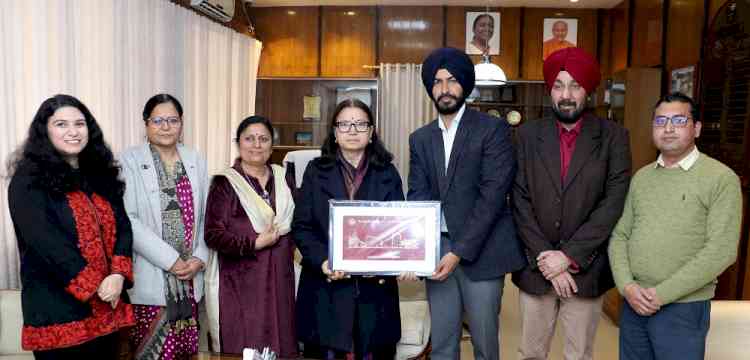 UIAMS, Panjab University Felicitates Distinguished Alumnus Tejeshwar Singh, Border 2 Actor and First Turbaned Sikh Model to Feature in Lakmé Fashion Week