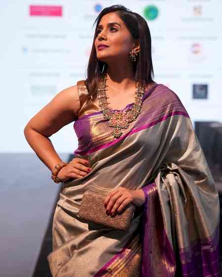 Sonali Kulkarni says, 'What a ride' as she concludes the shoot for 'The Wives'