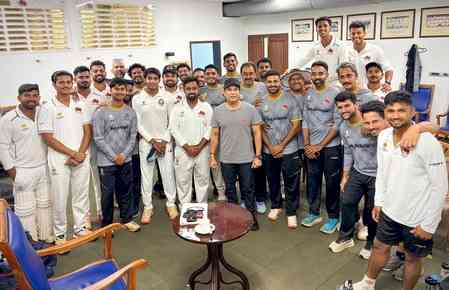 Sachin Tendulkar guides Mumbai players ahead of Ranji Trophy quarterfinal vs Karnataka