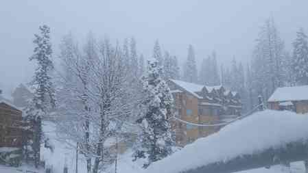 Night temperatures improve marginally in Srinagar, Gulmarg still frozen at minus 8 degrees Celsius