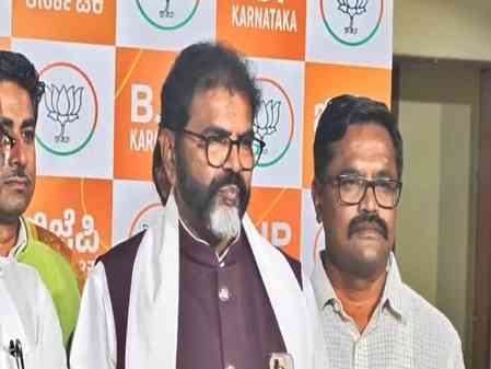 BJP targets Karnataka govt over special Assembly session
