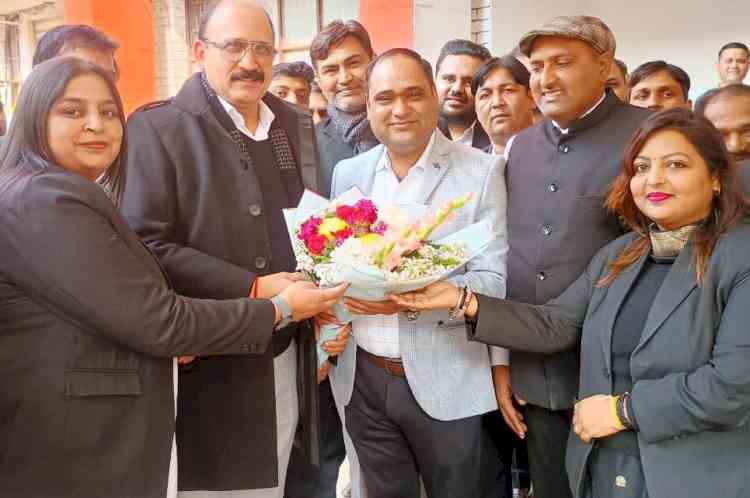 जिला एवं सत्र न्यायाधीश अजय तेवतिया ने संभाला पदभार