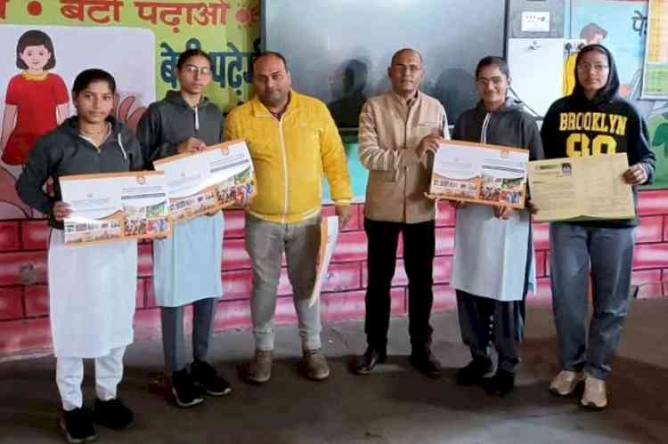 School Students learn about Careers in Visual Arts