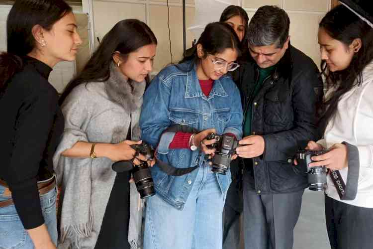 SUPVA Students learn techniques and tips for fashion and lifestyle photography