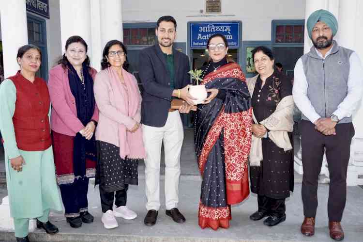 KMV organises an insightful seminar on Cracking Competitive Exams 