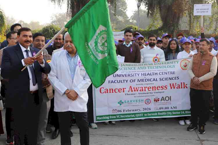 कैंसर के प्रति जागरूकता के लिए निकाली अवेयरनेस वॉक