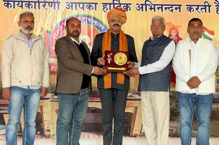 संस्कार, अनुशासन और जीवन मूल्यों का निर्माण करती है गुरुकुल की शिक्षाः डॉ. वीरेंद्र सिंह चौहान