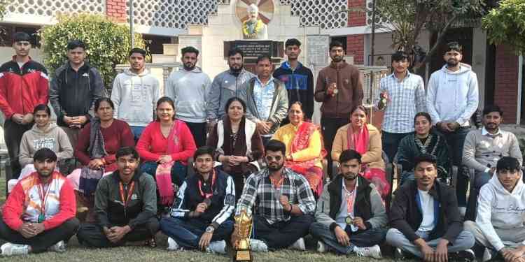 इंटर कॉलेज हैंडबॉल के पुरुष वर्ग में सैनी कॉलेज ने जीता कांस्य पदक