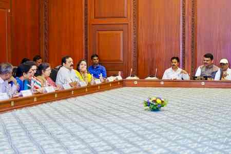 Ensure benefits of administrative reforms reach common people: Maha CM