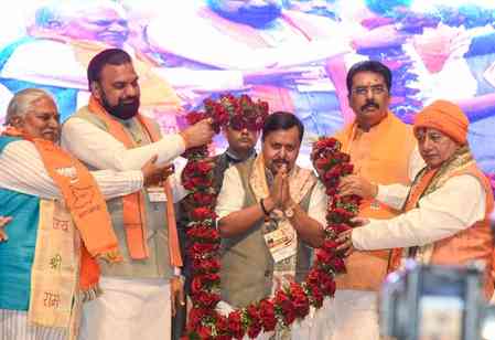BJP felicitates national president Nitin Nabin at Patna’s Bapu Auditorium