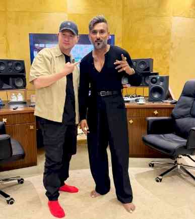 Yo Yo Honey Singh says ‘it’s time for Hollywood’ after meeting American rapper Ali Dee Theodore