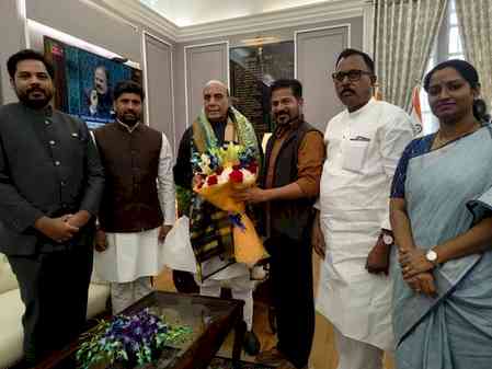 Telangana CM meets Rajnath Singh, discusses Gandhi Sarovar Project
