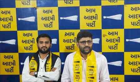 Raju Karpada held 'secret meeting' with Gujarat Dy CM, met IPS in jail: Gopal Italia