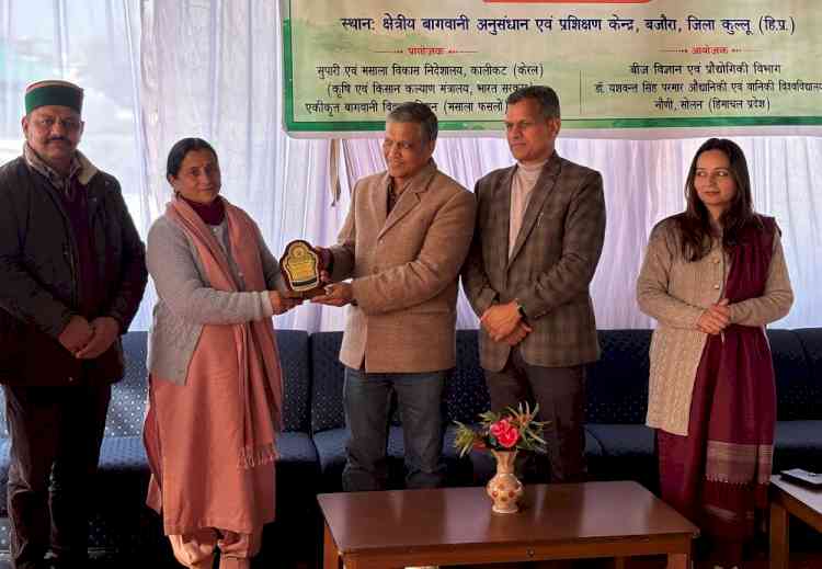 Farmers get tips on commercial cultivation of Garlic and Spice crops