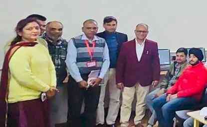 विद्यार्थियों को दी डाकघर की विभिन्न योजनाओं की जानकारी