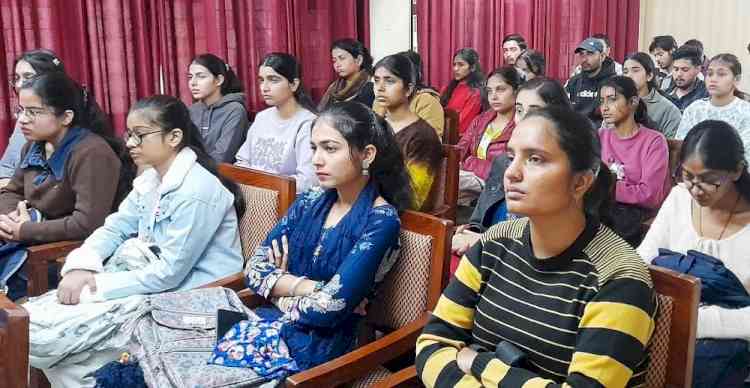 उत्कृष्ट पत्रकारिता की पहचान है भाषायी दक्षताः पत्रकार पी.के. मोदी