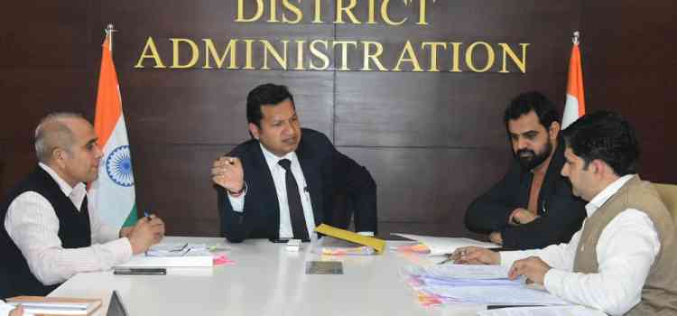 प्रधानमंत्री फसल बीमा योजना के क्रियान्वयन में लापरवाही नहीं होगी बर्दाश्तः उपायुक्त सचिन गुप्ता