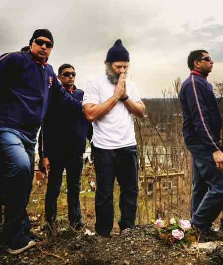 Nation will remain indebted: Cong chief Kharge, LoP Gandhi pay tributes to Pulwama martyrs