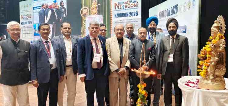 कुलपति डॉ. एच.के. अग्रवाल ने युवा सर्जनों से नई तकनीक सीखकर मरीज को फायदा पहुंचाने का आह्वान किया