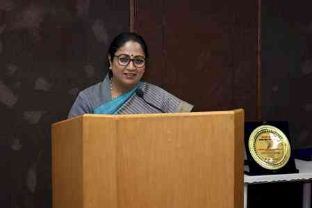 Delhi CM offers over Rs 3,000 crore financial aid to MCD for roads, schools, dust control