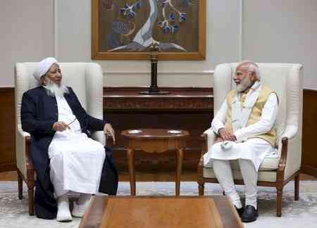 PM Modi discusses minority welfare with Indian Grand Mufti​