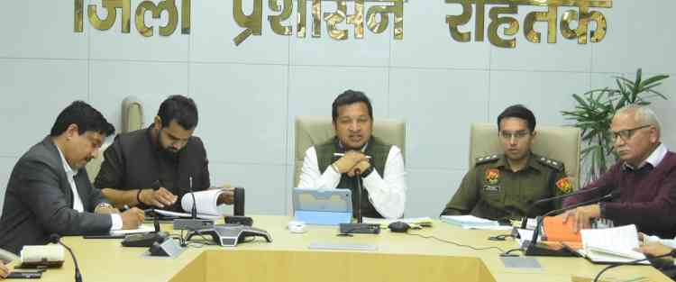 डीसी सचिन गुप्ता ने सडक़ दुर्घटनाओं की रोकथाम के लिए समयबद्ध एवं परिणामोन्मुख कार्रवाई करने के निर्देश दिए
