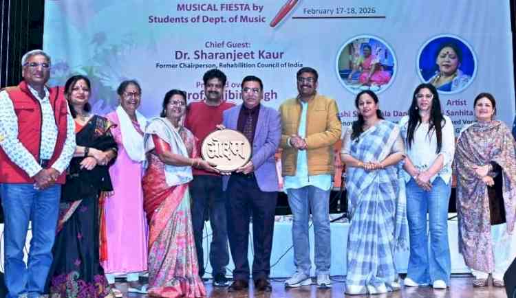 The melodious performance of Jal Tarang player Shashikala captivates the audience at the “Rang Sur” Musical Fiesta