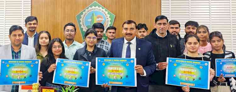 प्रिंटर्स दिवस टेकफेस्ट के पोस्टर का विमोचन