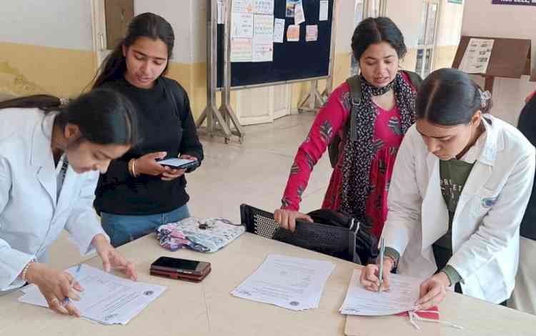 एनीमिया मुक्त-पोषण युक्त कैंपस अभियान के तहत स्वास्थ्य जांच शिविर आयोजित