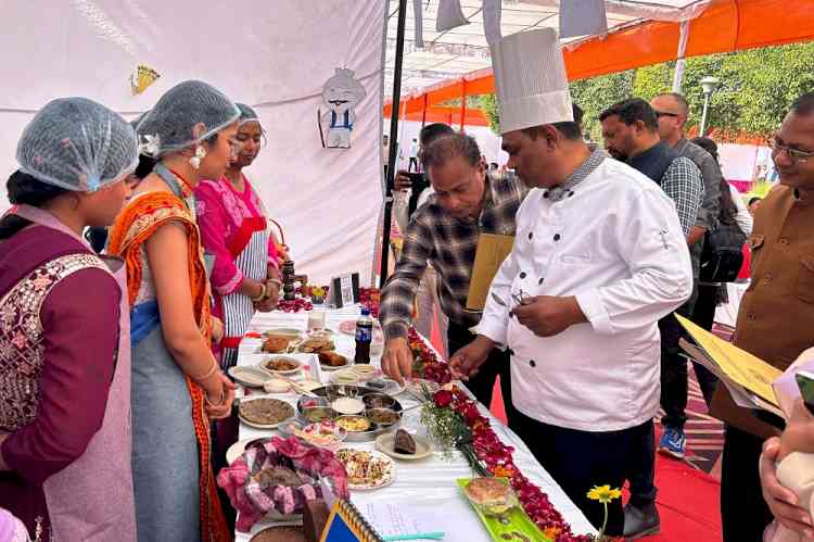 रंग-व्यंजन में लगा उड़ीसा के स्वाद का तड़का