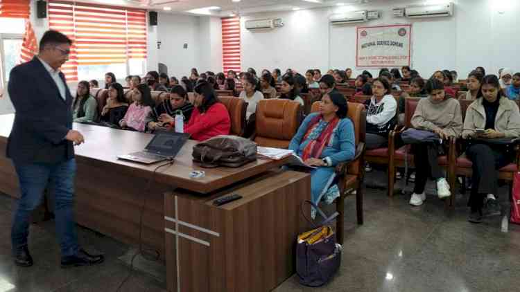 GHSC-10 Organises Session on Financial Literacy