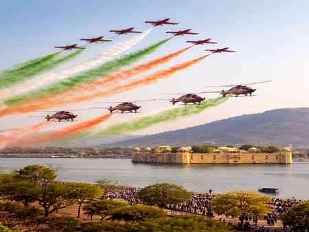 IAF Surya Kiran, Sarang teams interact with Jaipur youth ahead of air show