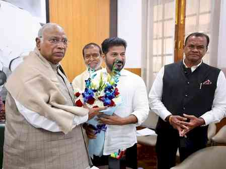 AICC reviews T'gana govt performance, discusses roadmap to strengthen party