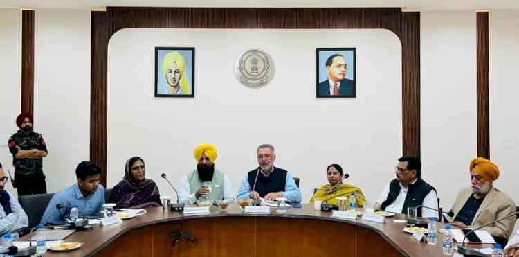 Punjab Government targets 3 lakh daily enrolments, Health Minister vows to enrol all Punjabis under MMSY in next three months