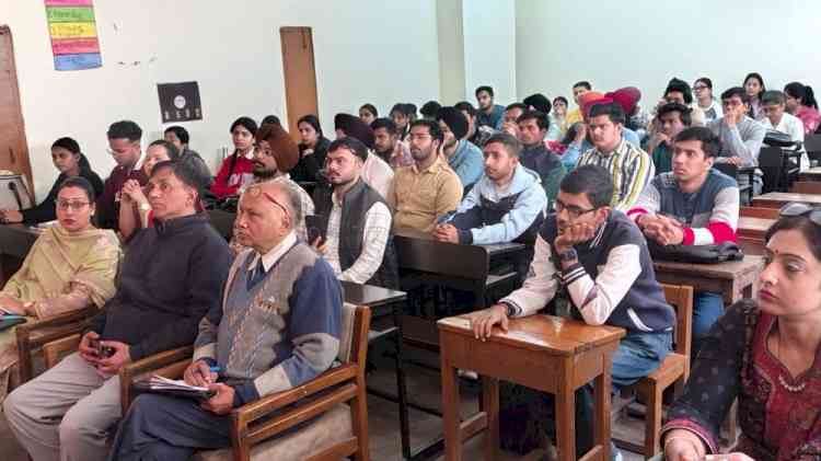 Alumni of SCD Govt College discuss Union Budget 2026-2027 with Commerce and Business Innovation students of their alma mater