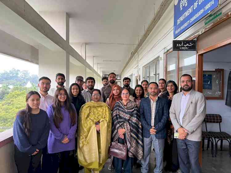 कृष्ण कुमार तूर की शायरी में शब्दों और अर्थों की एक रोशन दुनिया मौजूद है: डॉ. अली अब्बास